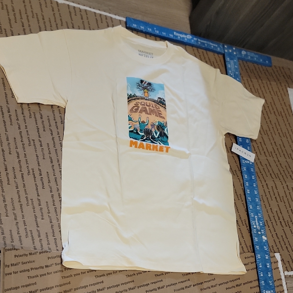 PacSun Cream Graphic Tee